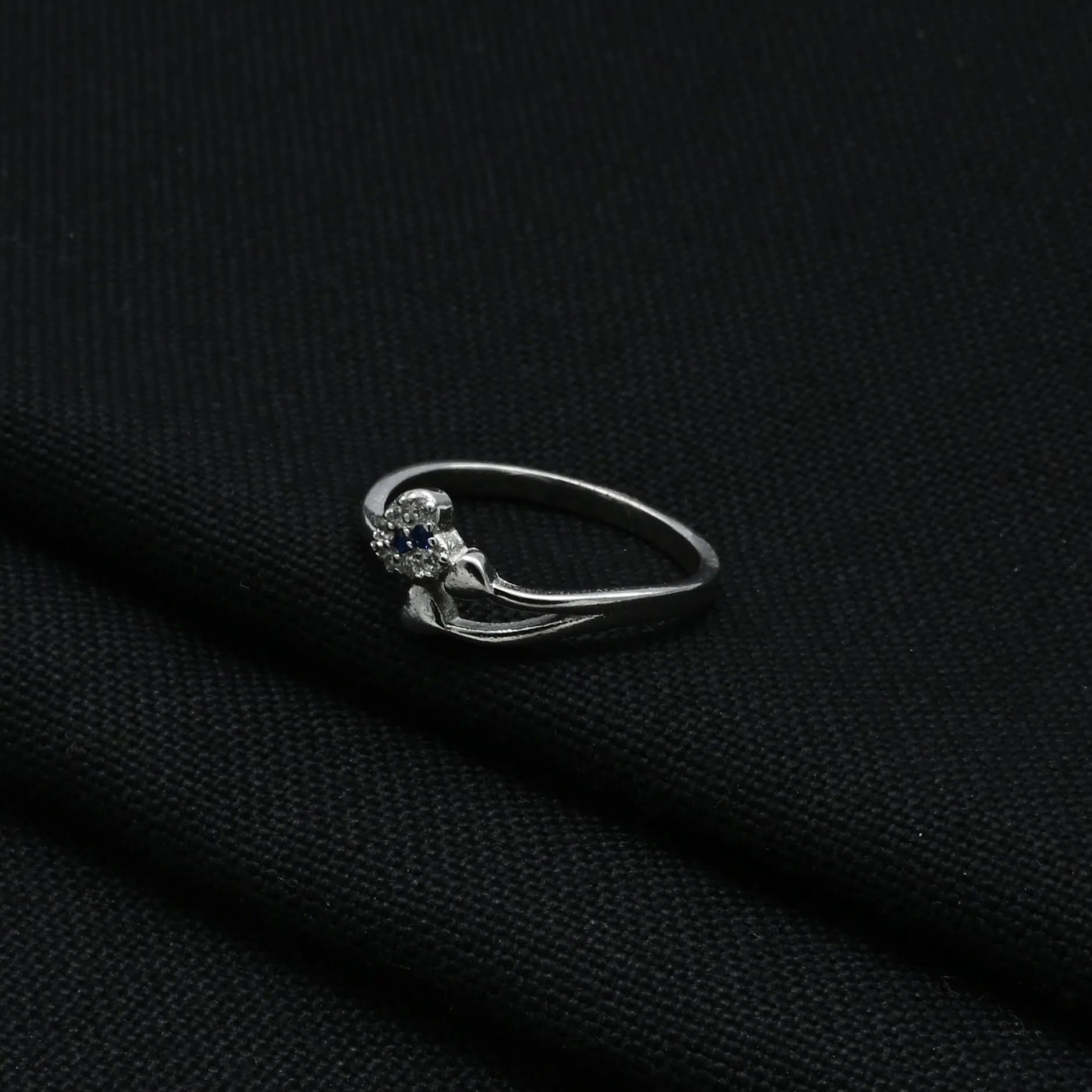 SIlver Glorious Dual Heart Blue Gem Ring